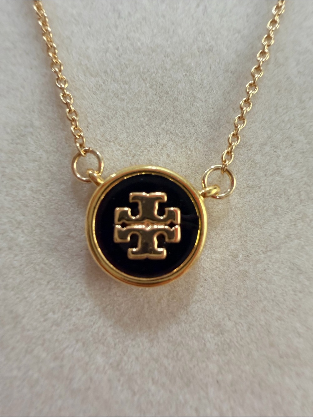 Tory Burch Kira Enamel Pendant Necklace, Black - New - Picture 3 of 7